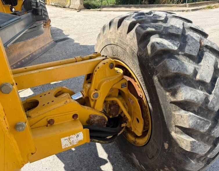 JOHN DEERE 772GP AWD **REGISTERED**